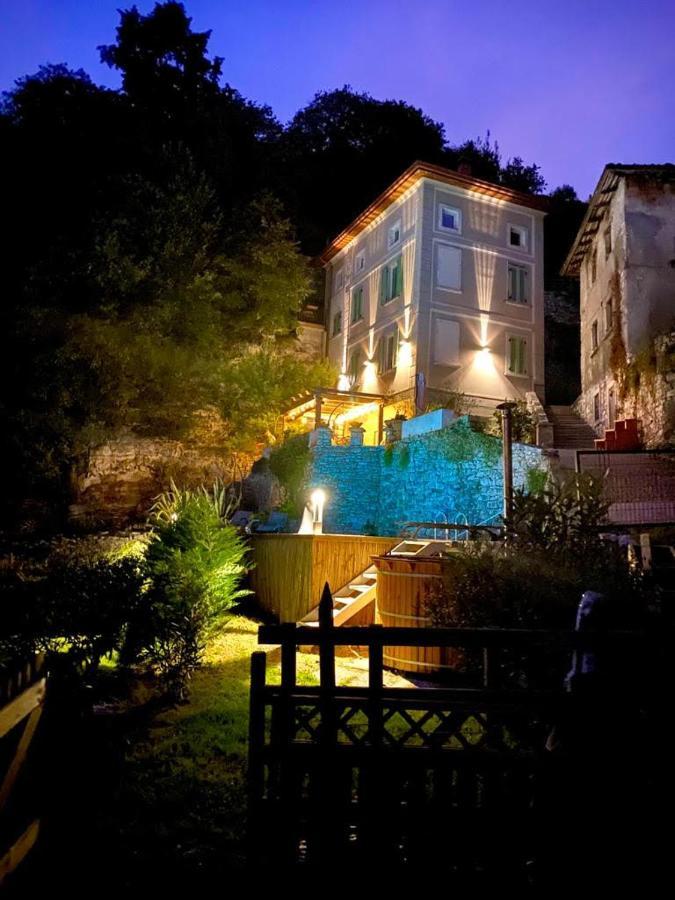 La Casa Sulla Collina Del Castello Villa Breno Exteriör bild