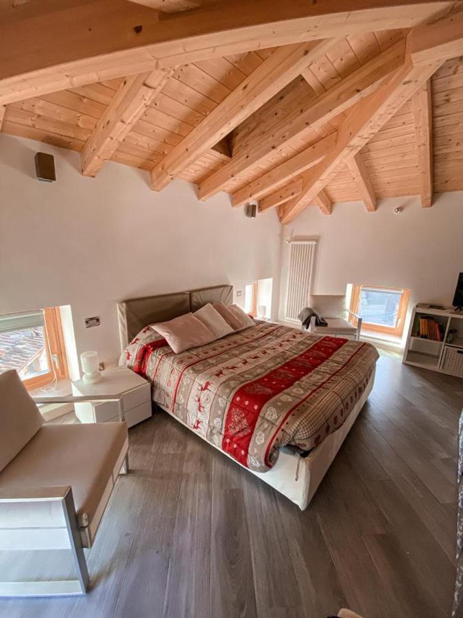 La Casa Sulla Collina Del Castello Villa Breno Exteriör bild