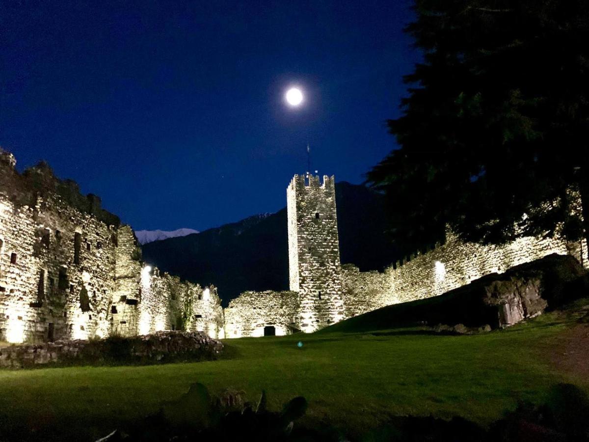 La Casa Sulla Collina Del Castello Villa Breno Exteriör bild