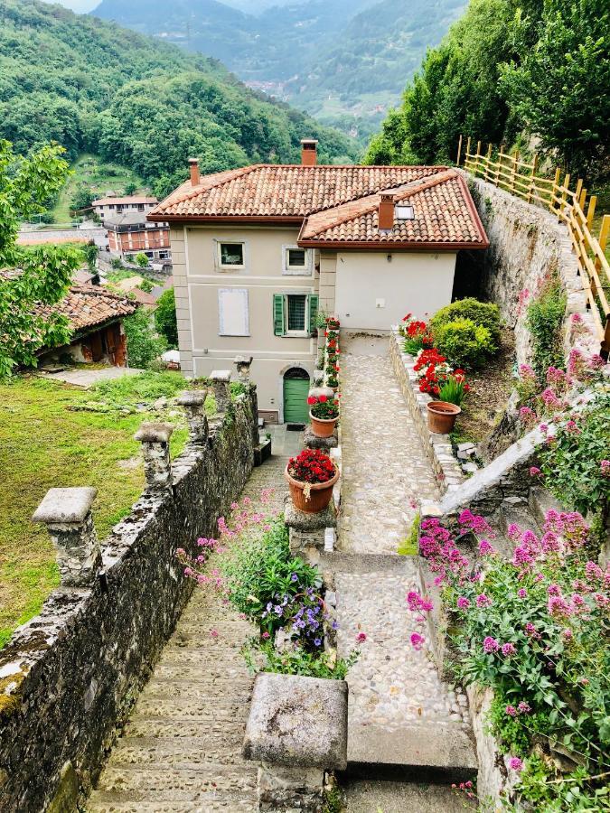 La Casa Sulla Collina Del Castello Villa Breno Exteriör bild