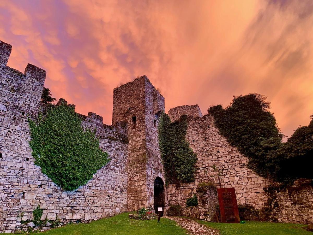 La Casa Sulla Collina Del Castello Villa Breno Exteriör bild