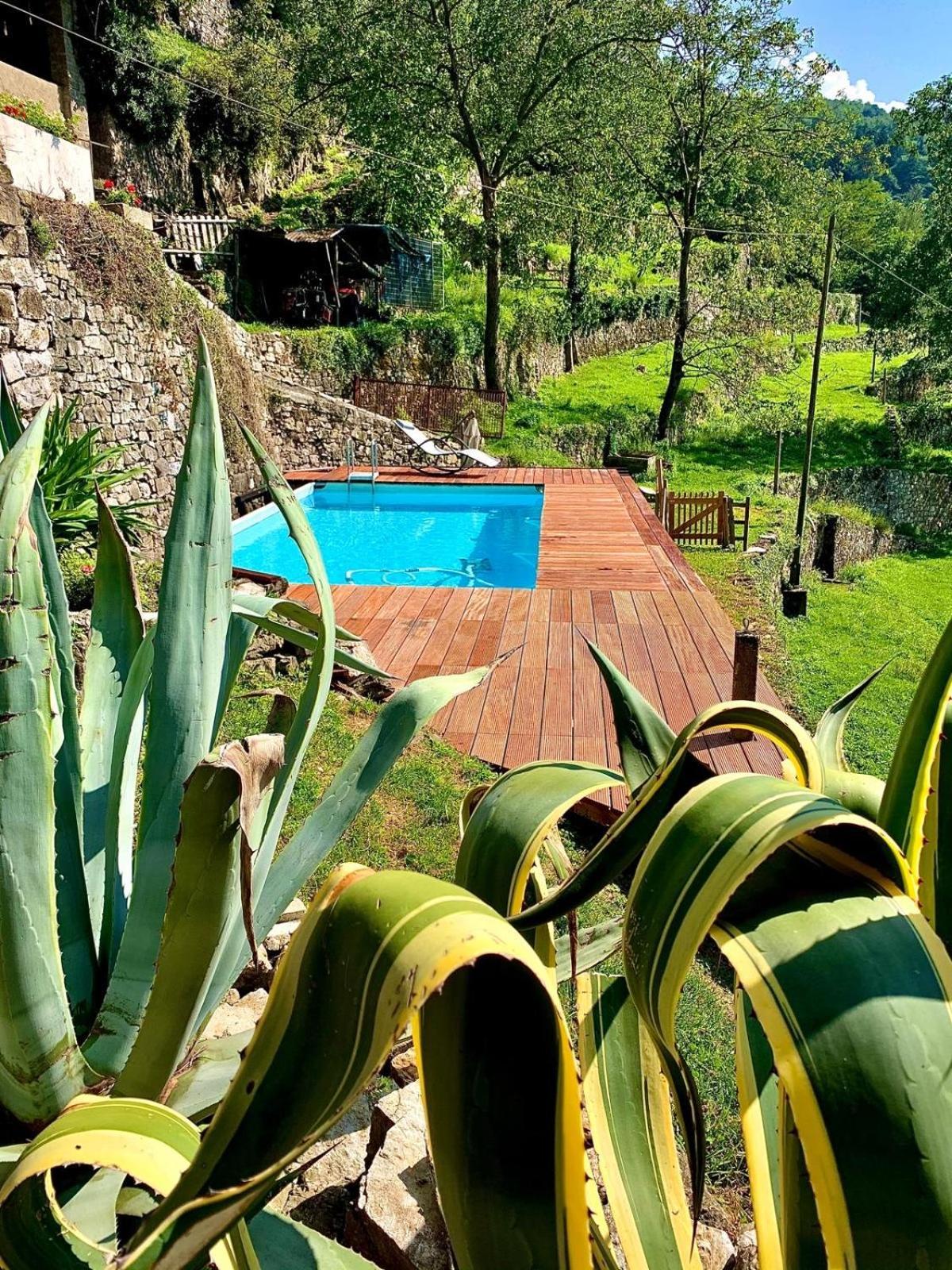 La Casa Sulla Collina Del Castello Villa Breno Exteriör bild