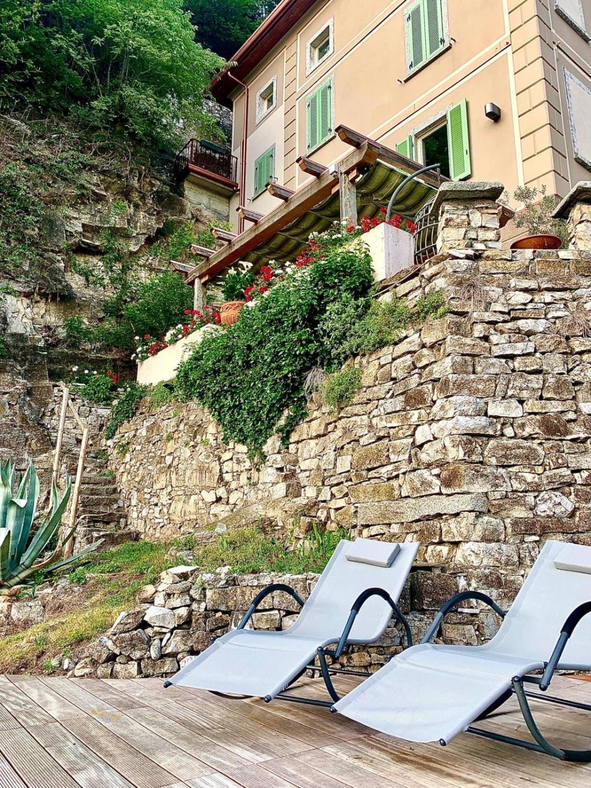 La Casa Sulla Collina Del Castello Villa Breno Exteriör bild